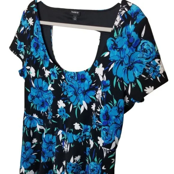Torrid Womens 1X Black Blue Floral Open Back Short - Picture 5 of 8